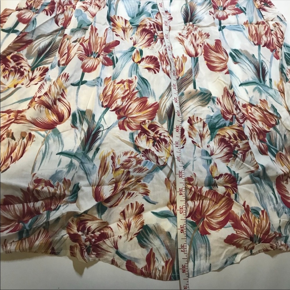 ❣️Sale was $45 down sizing❣️ Floral wrap dress - Picture 6 of 7